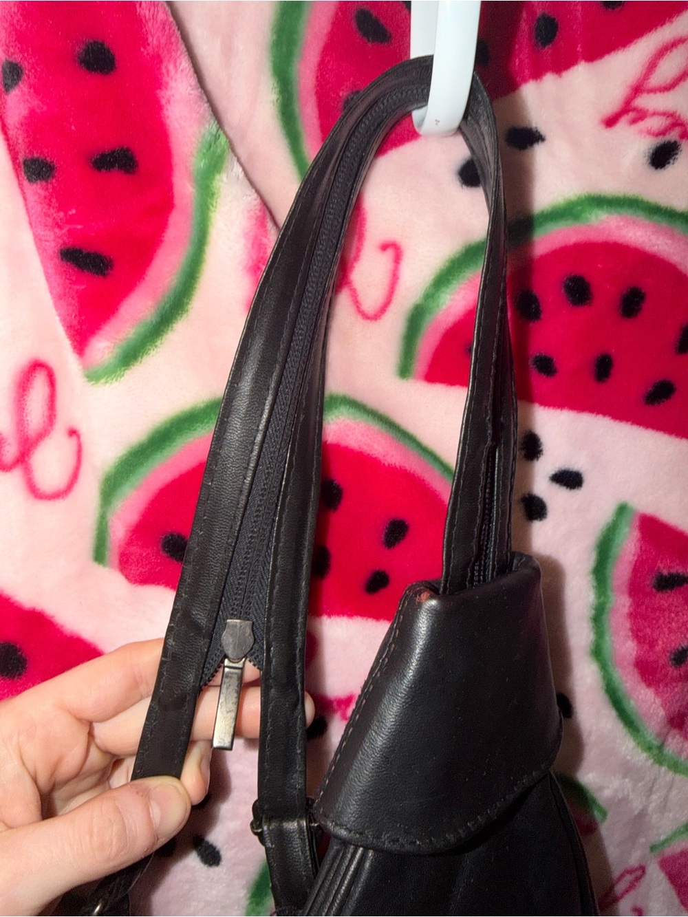 🖤 Convertible Crossbody Sling Backpack - Picture 3 of 7